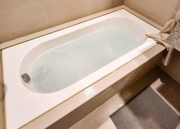 Spacious Executive 3br With Ps4 & Bathtub In Bgc